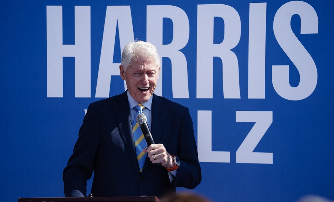 Empleada de McDonald's confunde a Bill Clinton con Biden: "¿Eres Joe?". (Photo by Elijah Nouvelage / AFP)