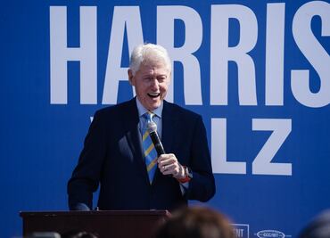 Empleada de McDonald's confunde a Bill Clinton con Biden: "¿Eres Joe?" VIDEO