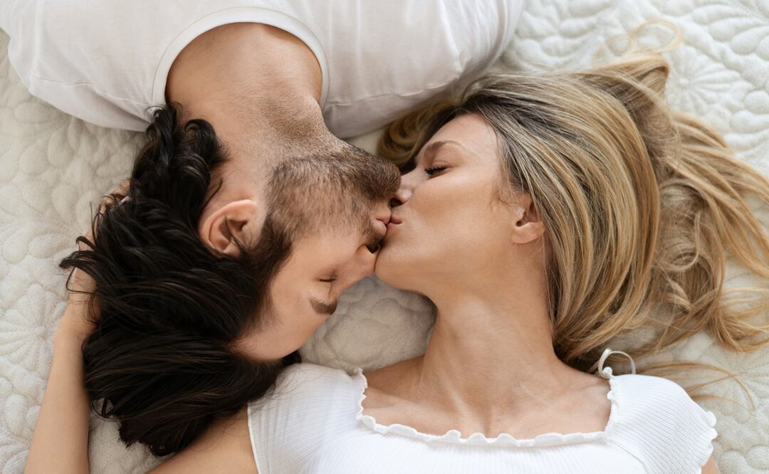 Día Internacional del Beso. Foto: iStock-Prostock-Studio
