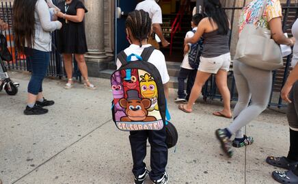 Nueva York hará pruebas covid a estudiantes cada semana y relajará medidas sanitarias