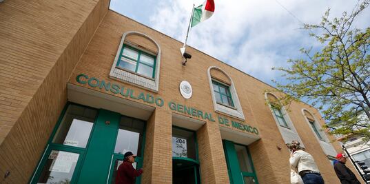 Aumentan costos por trámites en consulados de México en EU
