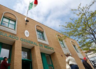 Aumentan costos por trámites en consulados de México en EU