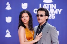 “Lo bueno es que es con la misma”: Nodal suelta polémico comentario sobre su boda religiosa con Ángela Aguilar