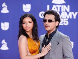 “Lo bueno es que es con la misma”: Nodal suelta polémico comentario sobre su boda religiosa con Ángela Aguilar