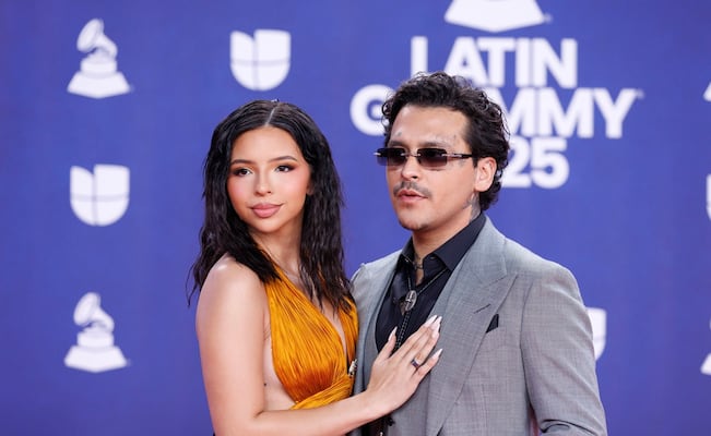 “Lo bueno es que es con la misma”: Nodal suelta polémico comentario sobre su boda religiosa con Ángela Aguilar