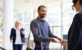 Esta es la cantidad MÁXIMA de dinero que puedes llevar en avión al viajar a Estados Unidos
