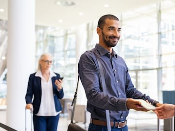 Esta es la cantidad MÁXIMA de dinero que puedes llevar en avión al viajar a Estados Unidos