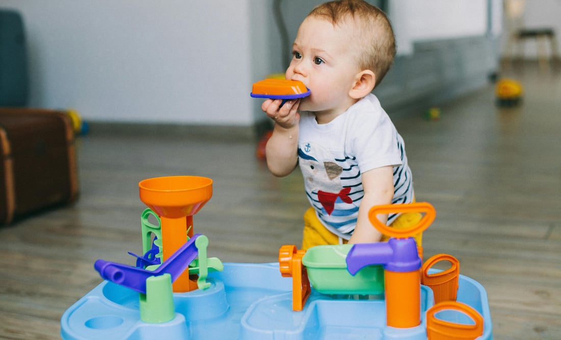 Alerta Profeco: Juguetes con imanes de la marca Tegu representan riesgo grave para niños. Foto Canva