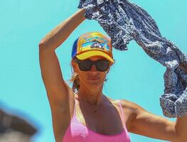 Julia Roberts se luce con traje de baño al estilo ‘Barbie’ en Sydney