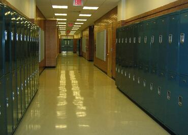 Encargado de limpieza grabó a alumnas en vestuario