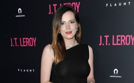 Bella Thorne se luce con minivestido de crochet durante vacaciones en Cancún 