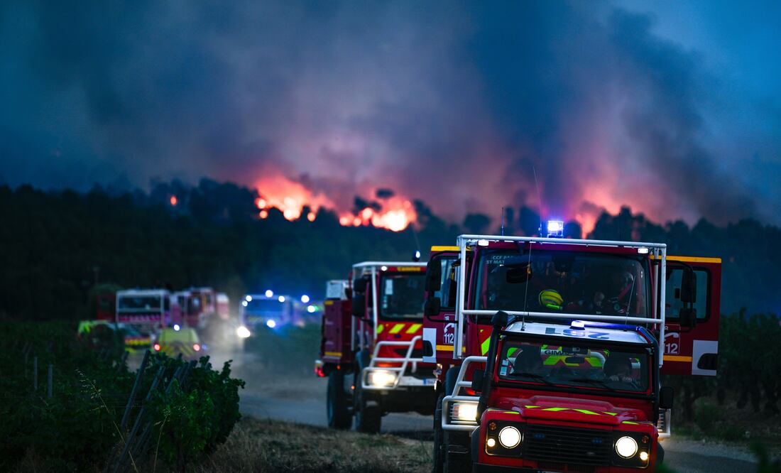 Francia en llamas: bomberos llevan dos días luchando contra el fuego.Foto: EFE/EPA/PHILIPPE MAGONI