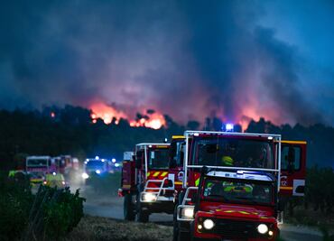 Francia en llamas: bomberos llevan dos días luchando contra el fuego que ha arrasado con 16 mil hectáreas