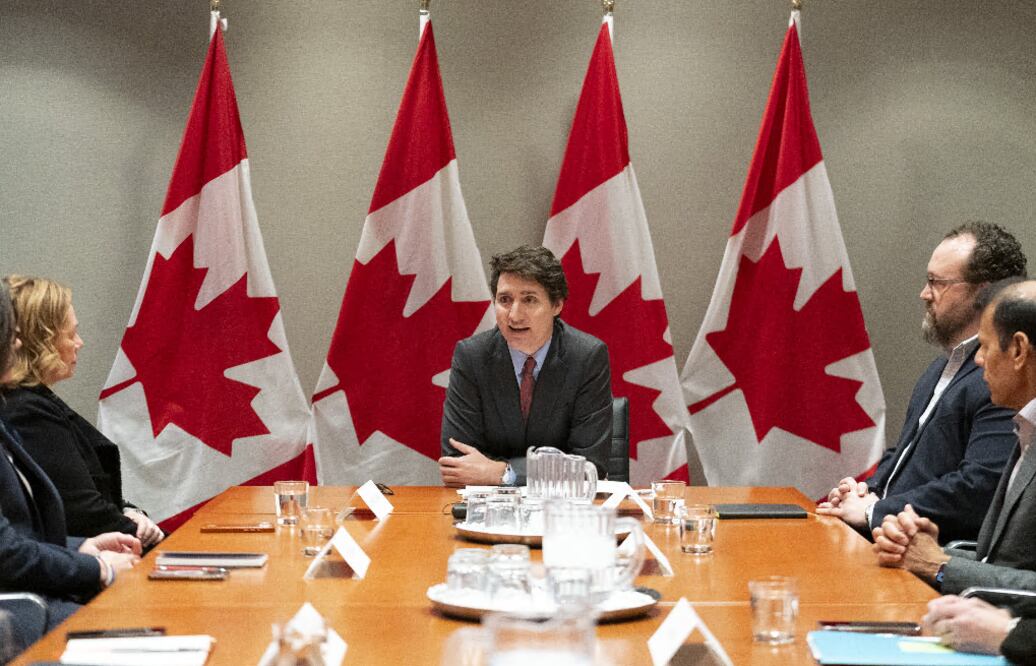 Canadá advierte que Trump puede provocar la mayor guerra comercial en décadas. (Arlyn McAdorey /The Canadian Press via AP)