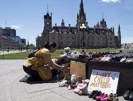 Trudeau pide a la Iglesia cooperar en caso de niños indígenas