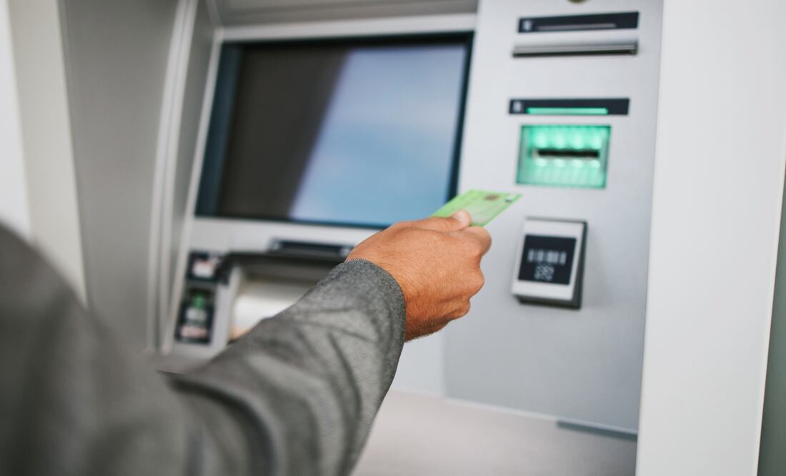 SAT. Anuncia bloqueo de depósitos bancarios de usuarios de estos bancos. ¿Por qué y cómo evitarlo? Foto: iStock / DuxX