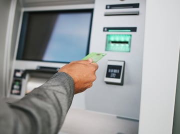 SAT. Anuncia bloqueo de depósitos bancarios de usuarios de estos bancos. ¿Por qué y cómo evitarlo?