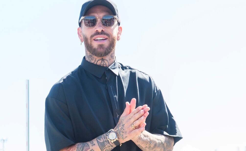 Sergio Ramos a su llegada al Aeropuerto de San Pablo de Sevilla. Foto: EFE / Raúl Caro