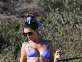 Alessandra Ambrosio impacta con 'bikini body' en Malibú