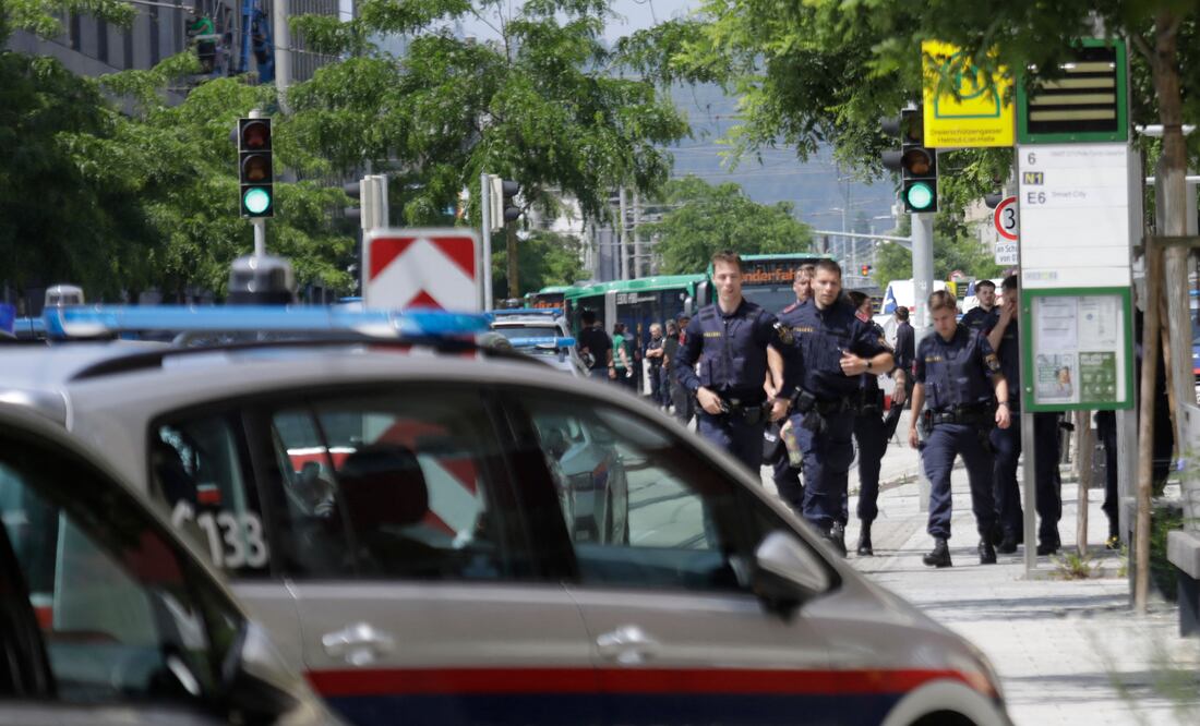 Terror en Austria. Exalumno mata a 9 personas en tiroteo escolar en Graz. (Photo by Alex HALADA / AFP)