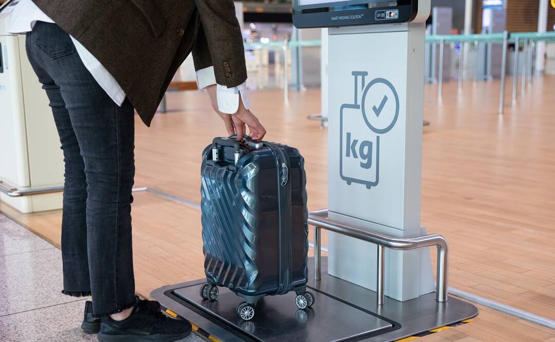 Revisa el peso de tu equipaje para no pagar por exceso al momento de volar. Foto: iStock