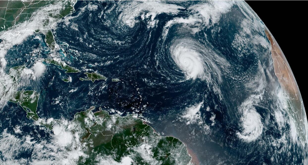Huracán Kirk se intensifica a categoría 4; alerta en la costa este de Estados Unidos. EFE/NOAA-NHC