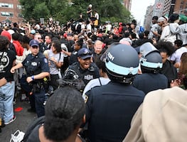 Detienen a Kait Cenat, streamer que causó caos en Nueva York al prometer consolas gratis. VIDEOS