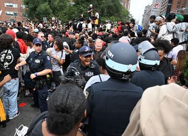 Detienen a Kait Cenat, streamer que causó caos en Nueva York al prometer consolas gratis. VIDEOS