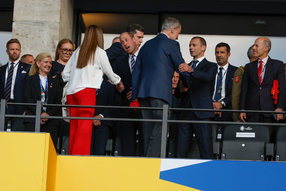 El rey Felipe VI y el príncipe William asisten a la final de la Eurocopa. Foto: EFE
