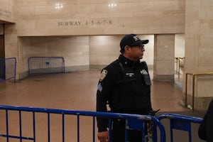 Pánico en Nueva York: hombre apuñala a varios en el metro y es abatido por la policía