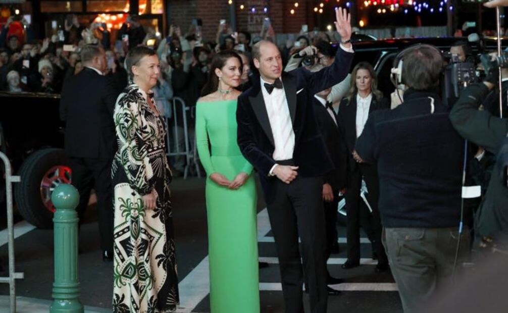Príncipe William y su esposa Kate cautivan en noche de premios en Estados Unidos