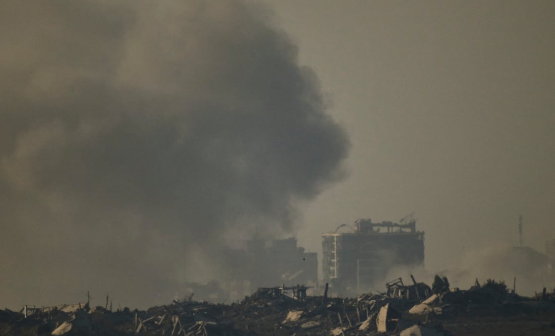 Israel bombardea Ciudad de Gaza mientras se cumplen 700 días de guerra con Hamás. VIDEO (AP Photo/Leo Correa)