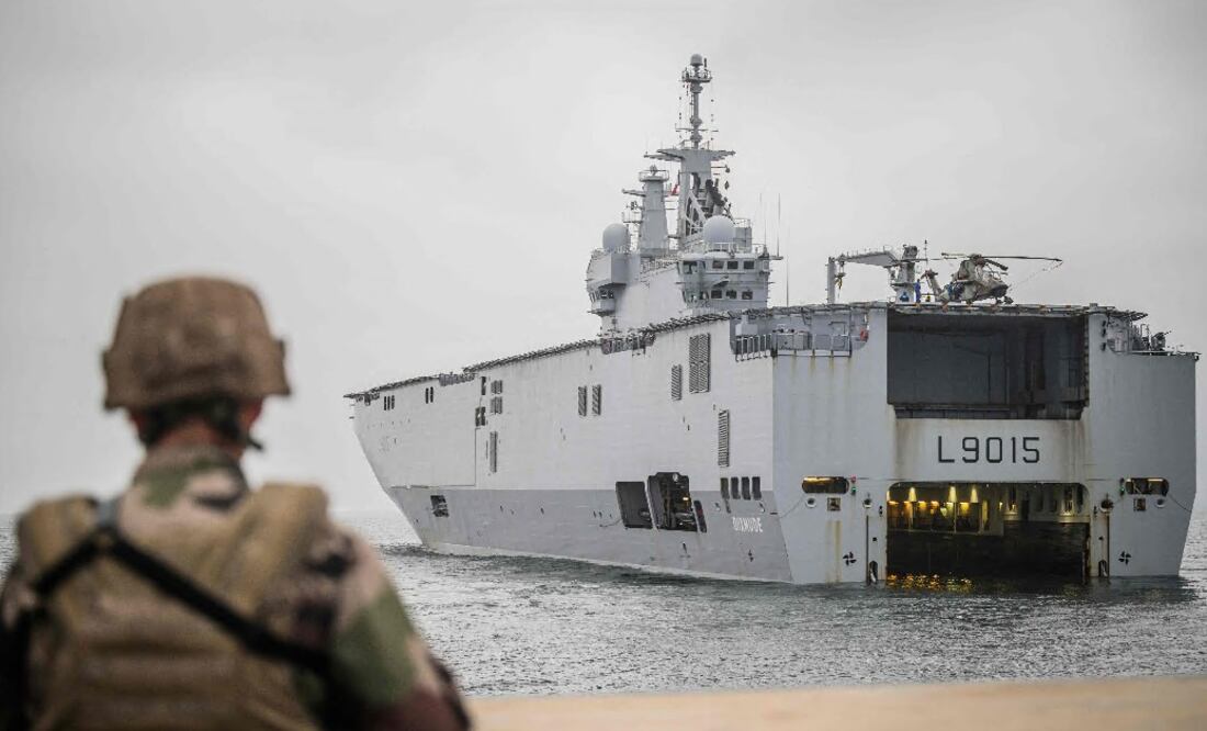 EE.UU. mueve buques de guerra mientras crece tensión Israel-Irán (Photo by Loic VENANCE / AFP)