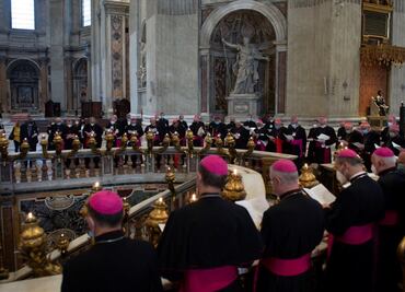 Renuncia arzobispo de París tras conocerse relación con mujer