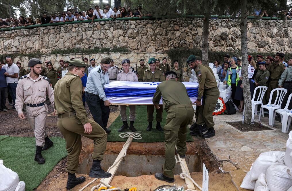 Israel denuncia oficialmente decapitaciones de bebés durante el ataque de Hamás. (Photo by RONALDO SCHEMIDT / AFP)