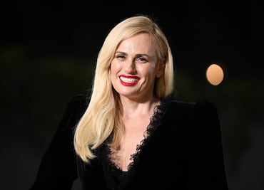 Rebel Wilson se convierte en madre por gestación subrogada y desata debate