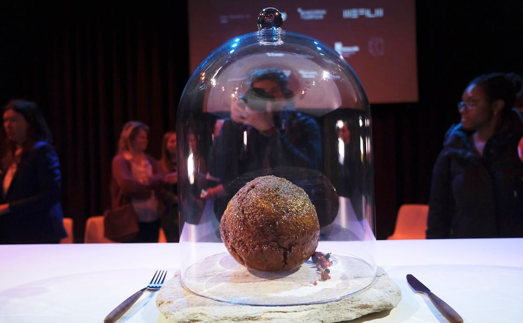 Una albóndiga hecha de un mamut fue presentada en el museo de ciencias Foto: AP