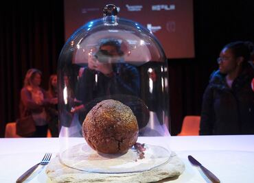 Grupo de científicos presenta una albóndiga hecha con carne de mamut