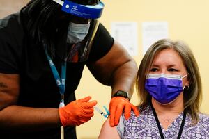 ¿Por qué los vacunados deben seguir usando cubrebocas?