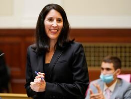 Hija de inmigrantes mexicanos es nominada a presidenta de Corte Suprema de California