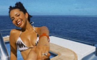 Ángela Aguilar impacta con diminuto bikini en fotos de Christian Nodal; ¿Y el embarazo?