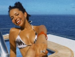 Ángela Aguilar impacta con diminuto bikini en fotos de Christian Nodal; ¿Y el embarazo?