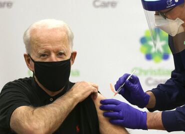 Biden recibe segunda dosis de vacuna contra Covid