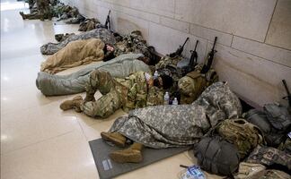 Soldados del Capitolio, con Covid-19 y hacinados