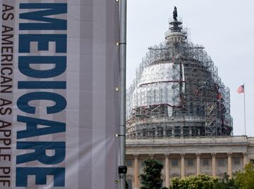 Conoce los programas estatales y federales de atención médica en EU