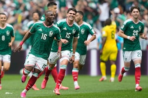 ¡Cómo un héroe! Julián Quiñones fue recibido en Arabia Saudita entre ovaciones y aplausos