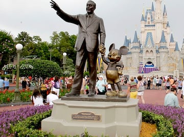 Detienen a hombre en Disney World; 'olvidó' que llevaba una pistola