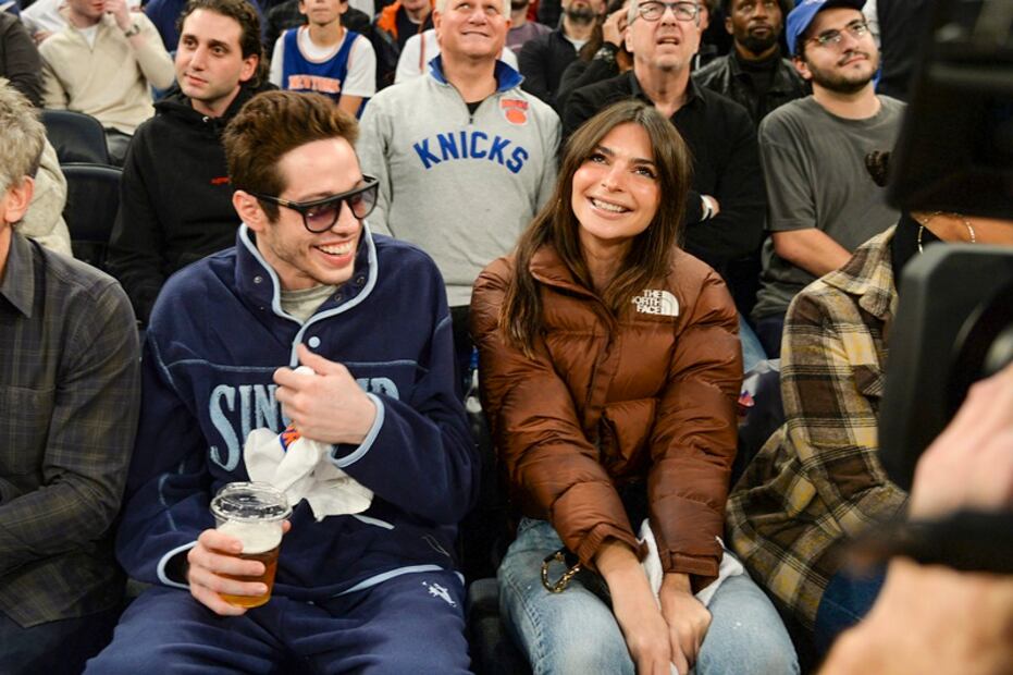 Sonrientes y enamorados, Emily Ratajkowski y Pete Davidson confirman romance 