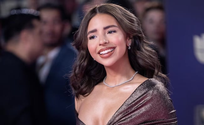 “Se ven muy actuados”: Critican a Ángela Aguilar por convivir con fans en encuentros 'planeados'