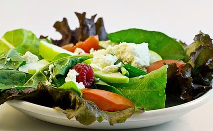 Alertan por ensalada fresca contaminada con listeria en Estados Unidos